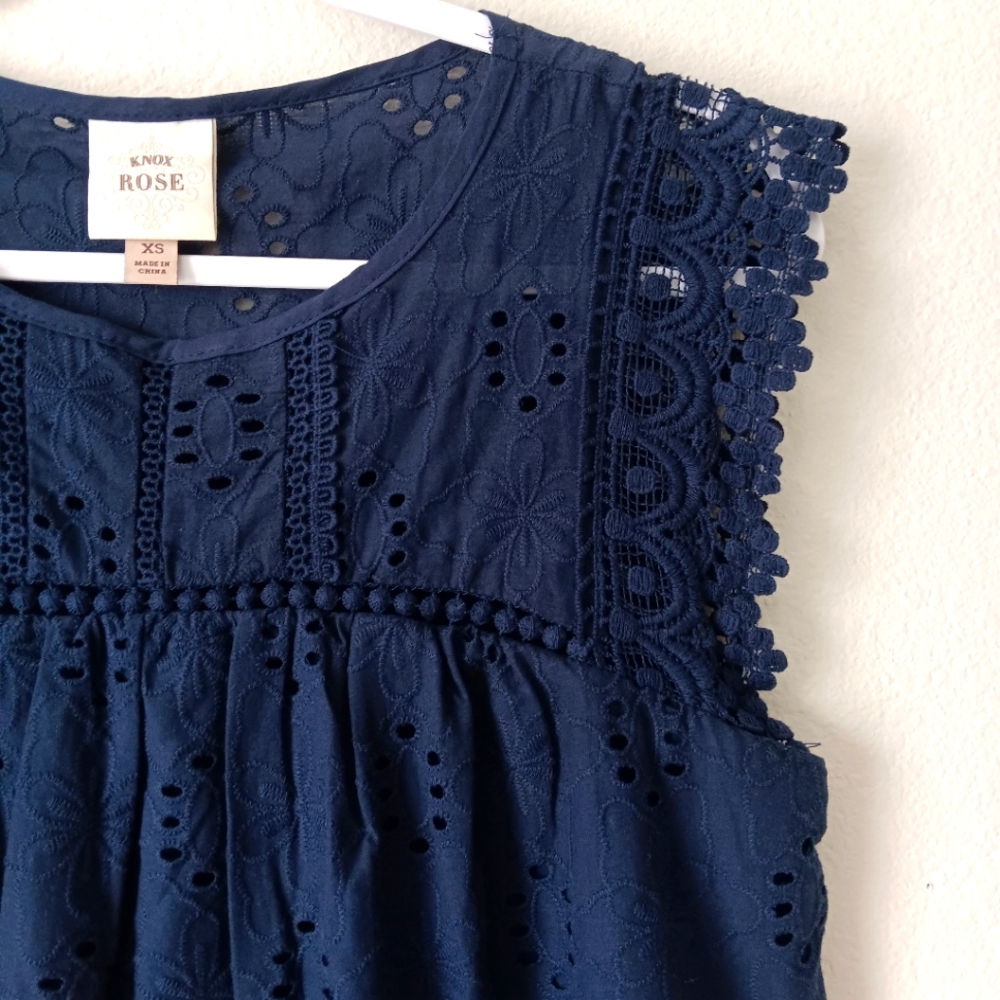 Knox Rose Navy Lace Top Size XS